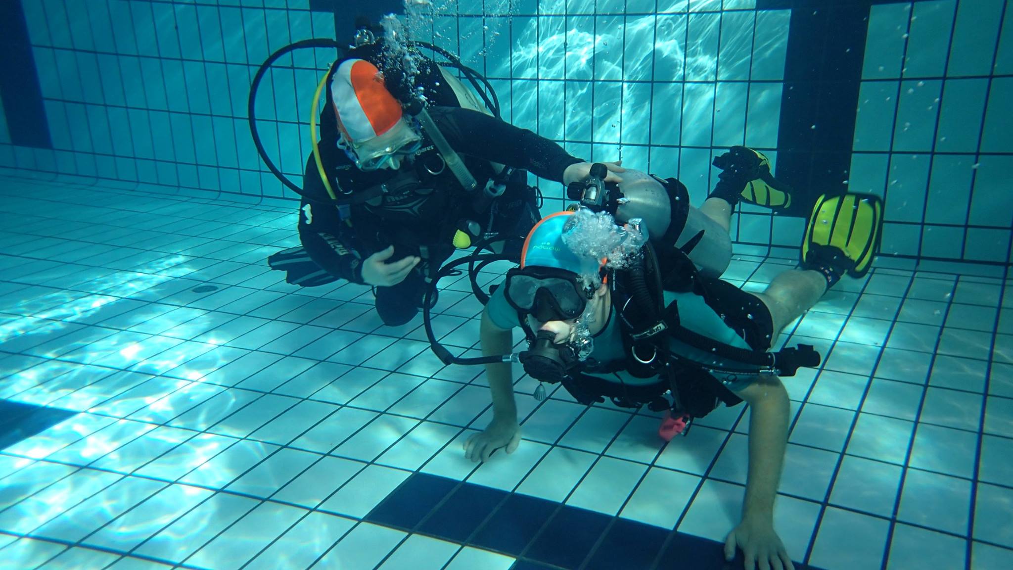 Sesiones de Buceo Adaptado con la colaboración de estudiantes de la UPNA